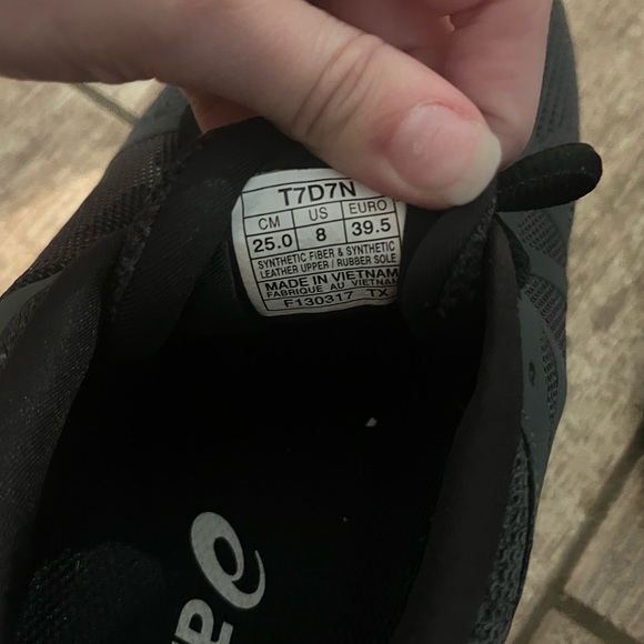 ASICS Roadhawk running shoes size 8. - Picture 4 of 5